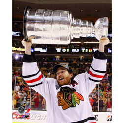 DUNCAN KEITH HOLDING STANLEY CUP 2013 8X10 PHOTO