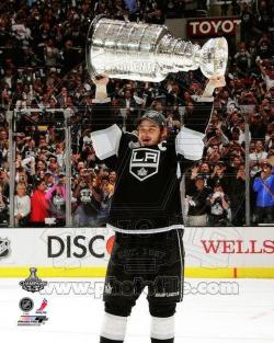 DUSTIN BROWN STANLEY CUP 2012 8X10 PHOTO