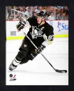 SIDNEY CROSBY PITTSBURGH PENGUINS 2012-13 SEASON IN ACTION 8X10 PHOTO IN 9X11 FRAME