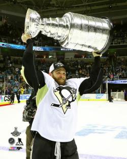 BRYAN RUST HOLDING STANLEY CUP 2016 PHOTO